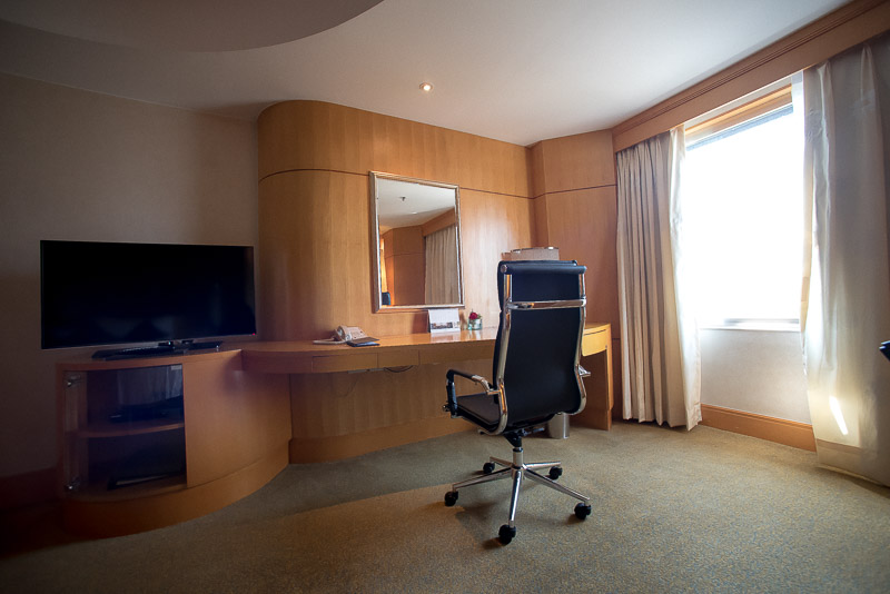 Working area within the Deluxe room. (Photo: Gel ST)