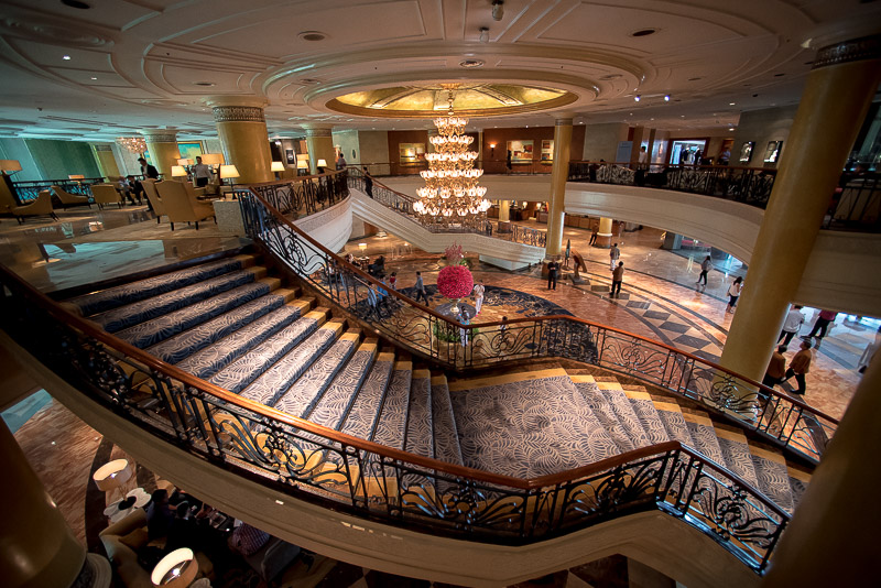 An overview of the wide staircase of Makati Shangri-La, Manila's lobby. (Photo: Gel ST)