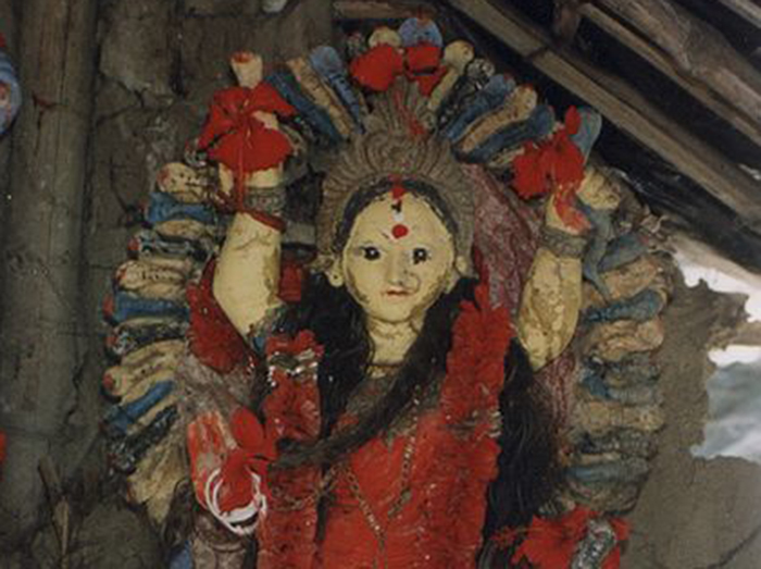 Idol of Manasa, the deity of snakes (Photo: Durga via Wikipedia)