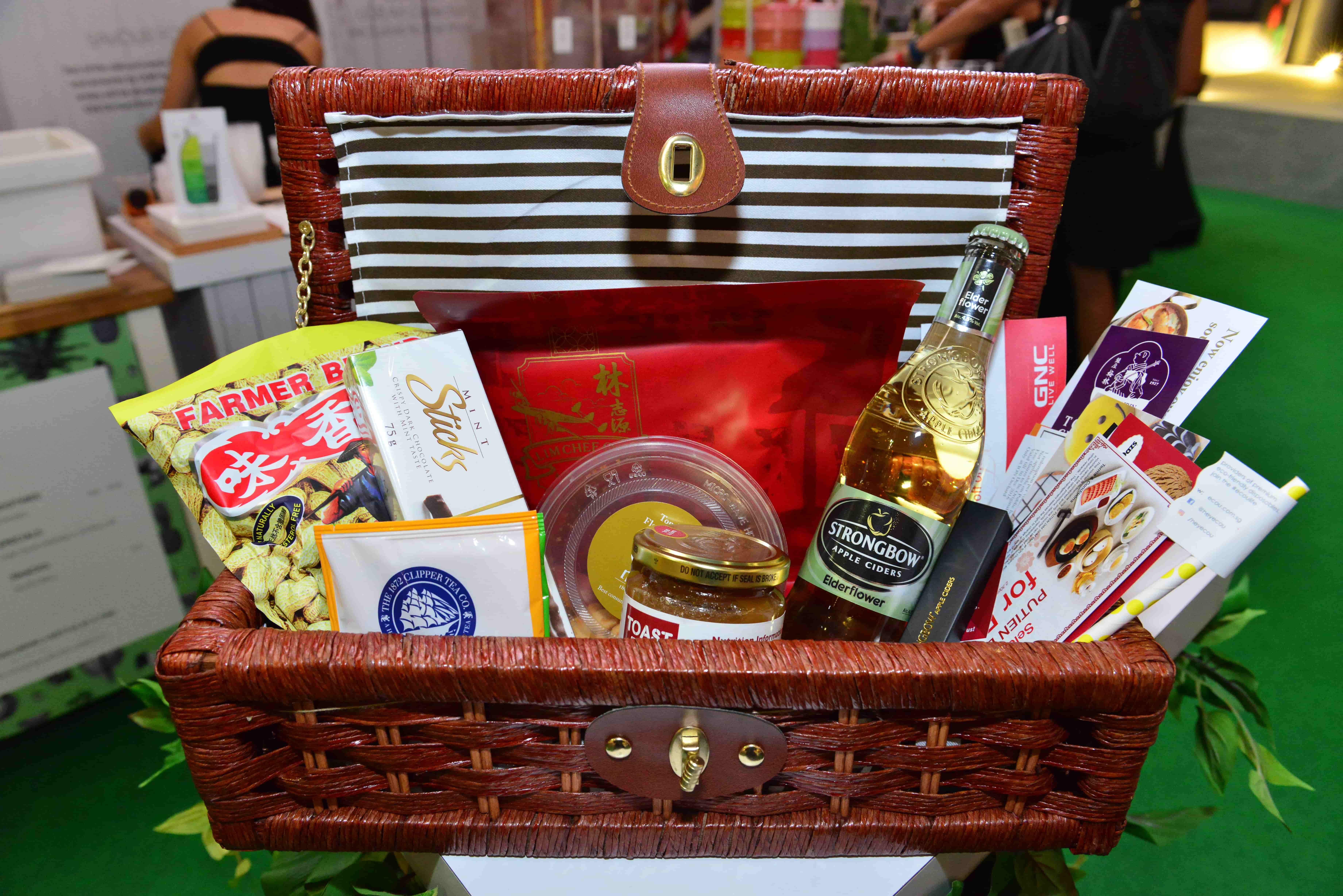 ION Orchard Culinary Creations - Indoor Picnic (Picnic Basket)-min (2)