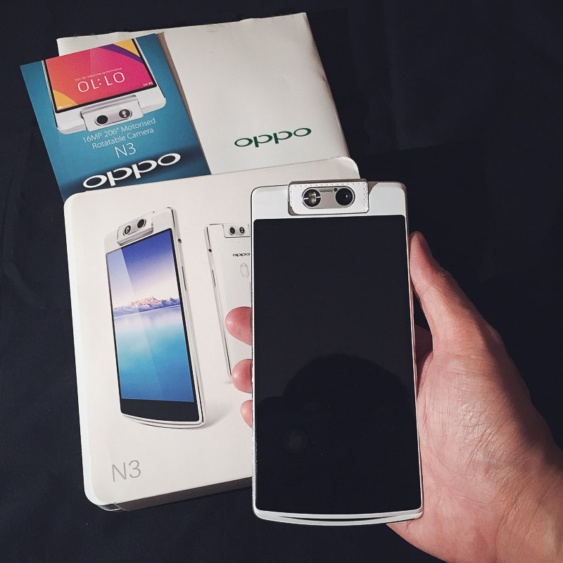 The Oppo N3 is slightly bigger than my palm. Photo © Gel ST.