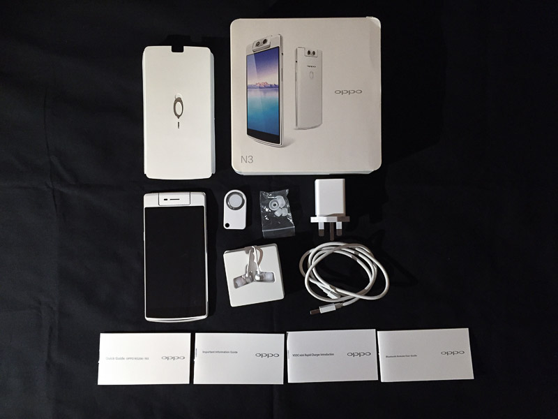 Layout of the Oppo N3 box contents. Photo © Gel ST.