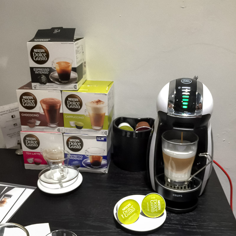 A selection of coffee capsules with the MINI Dolce Gusto® coffee machine. Photo © Gel ST.