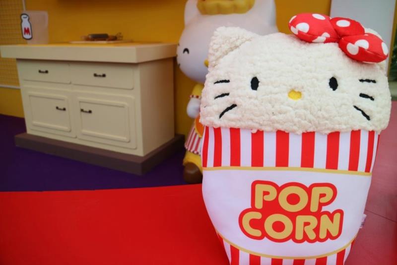 Play at Mama's Kitchen and you might win a Popcorn Kitty. © Photo by Mandy Ng