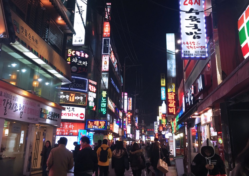 A busy evening at one of the lanes in Sinchon, which is lined with various eateries, serving authentic Korean cuisine.