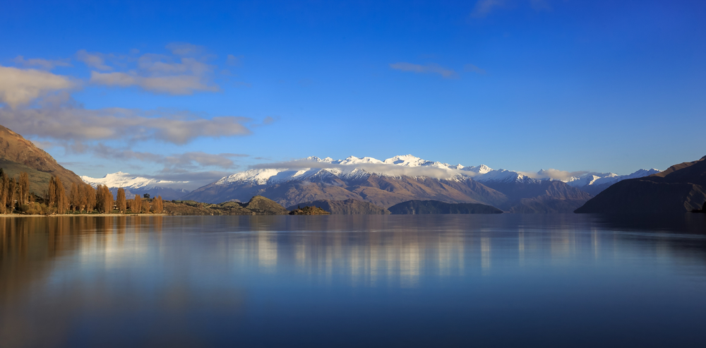Lake Wanaka. Photo © DestinationsinNewZealand | Shutterstock
