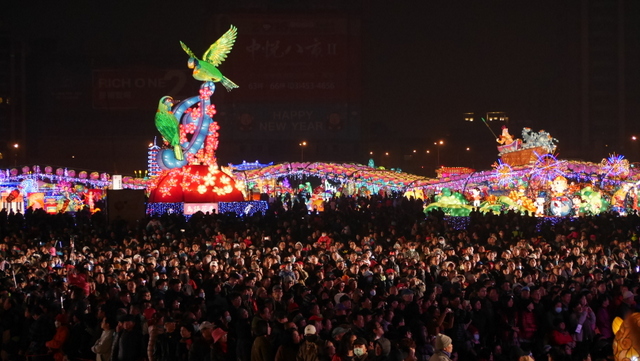 The crowd waits in anticipation for the Sun Wu Kong statue to light up.
