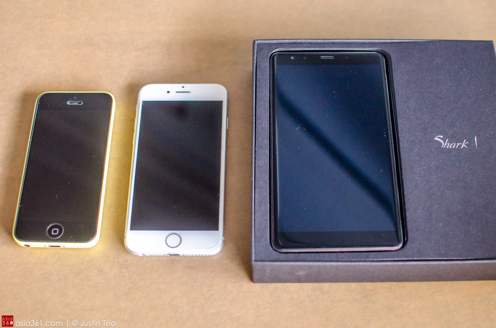 Size comparison. Left to right: iPhone 5c, iPhone 6, and the Leagoo Shark I. 