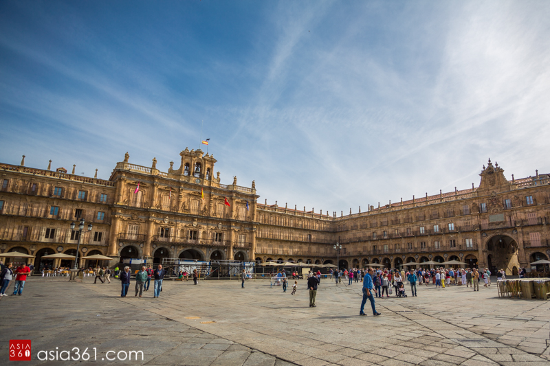 Plaza Mayor in Salamanca. Photo © Katherine Goh.